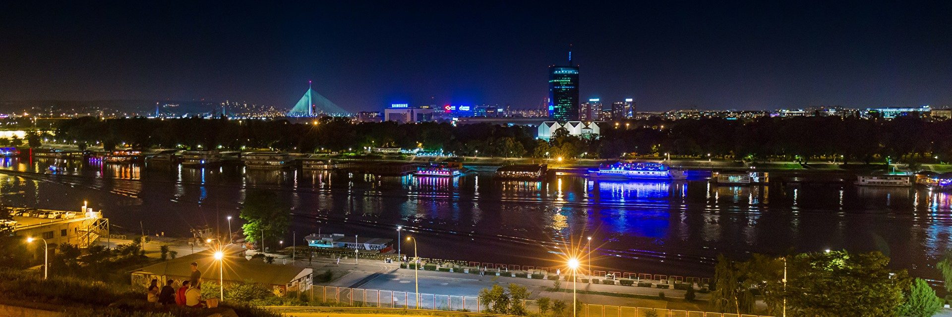 Rivers_Marinas_Belgrade_Serbia_Street_lights_Night_560362_1920x1080